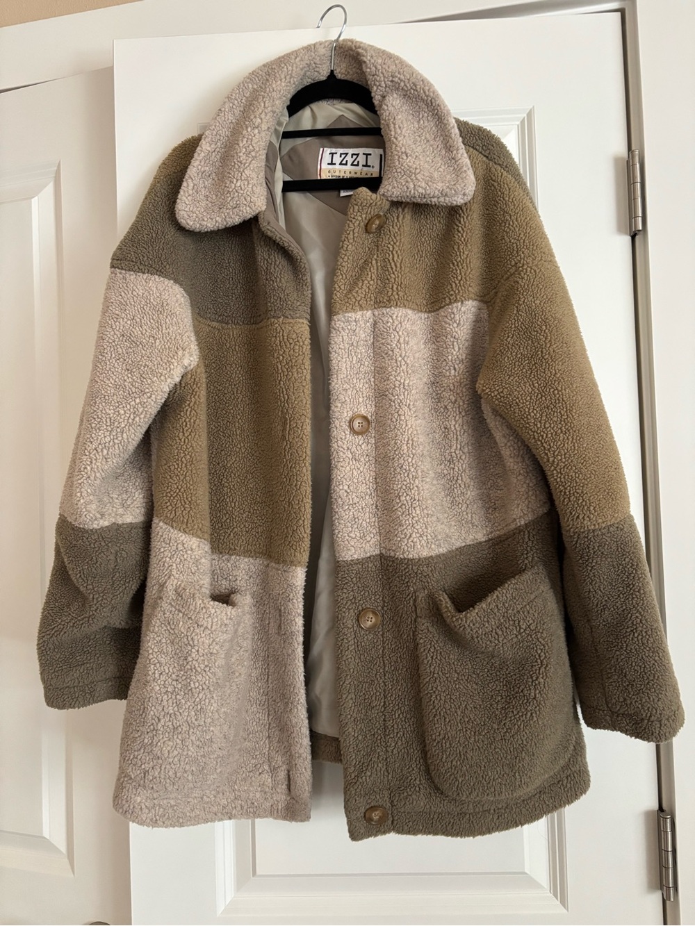 Vintage EUC IZZI Colorblock Sherpa Coat in Beige & Olive